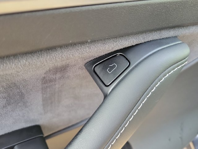 Used 2024 Tesla Model Y Long Range AWD/4WD image 11