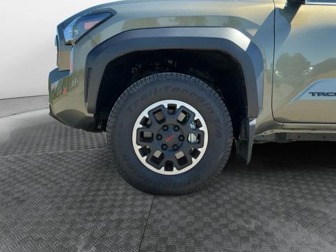 Used 2025 Toyota Tacoma TRD Off-Road w/ TRD Off Road Premium Package AWD/4WD image 13