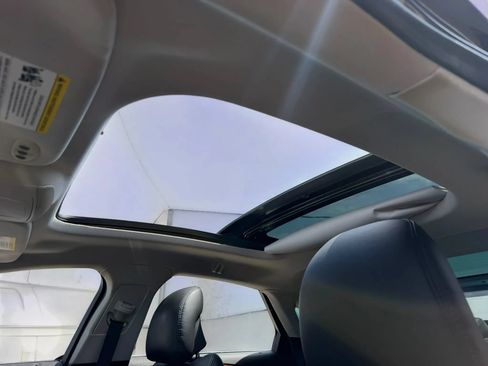 Used 2013 Lincoln MKZ FWD image 18