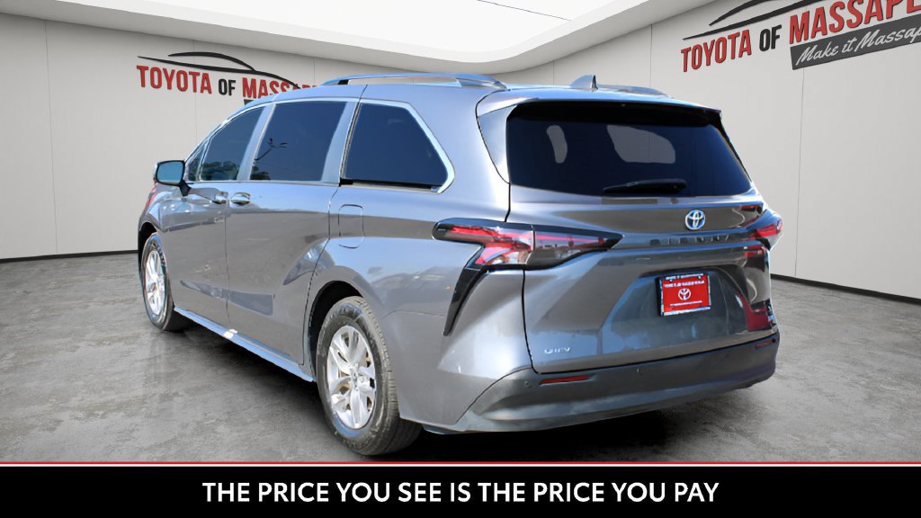 Certified 2025 Toyota Sienna XLE FWD image 4
