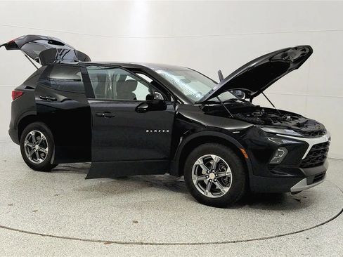 Used 2023 Chevrolet Blazer LT FWD image 9