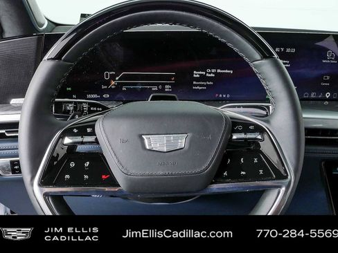 Certified 2025 Cadillac Escalade IQ Luxury 2 w/ LPO, Premium Carpet Package AWD/4WD image 8