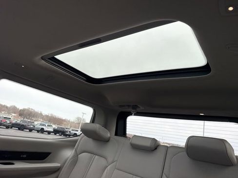 Used 2023 Jeep Wagoneer Series III w/ Premium Group I image 15