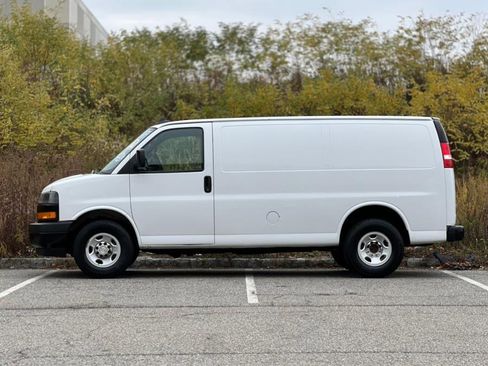 Used 2018 Chevrolet Express 2500 image 5
