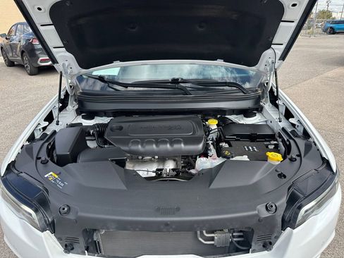 Used 2023 Jeep Cherokee Altitude Lux image 16