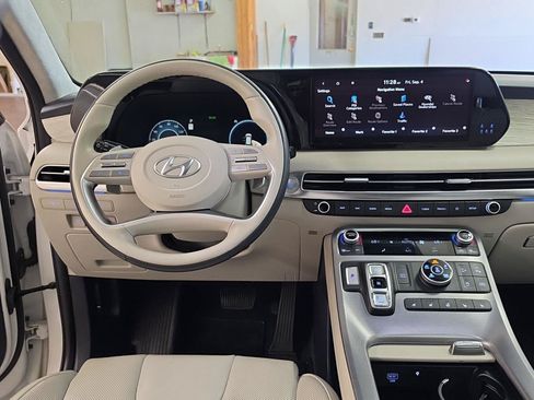 Used 2024 Hyundai Palisade Calligraphy AWD/4WD image 2