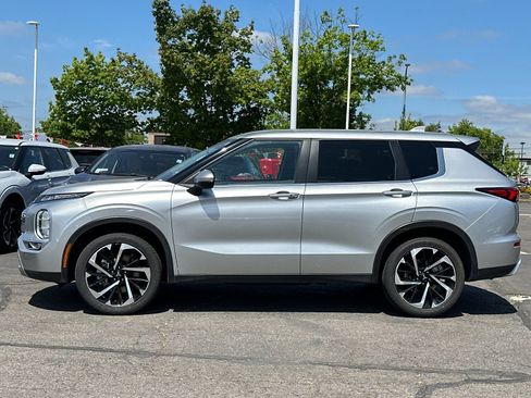 Used 2024 Mitsubishi Outlander SE FWD image 7