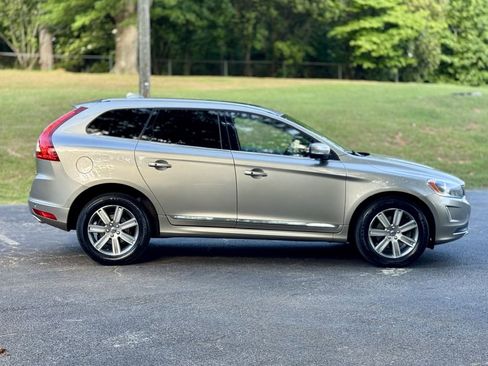 Used 2016 Volvo XC60 T6 w/ Proximity Package AWD/4WD image 4