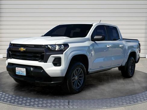 Used 2024 Chevrolet Colorado LT w/ LT Convenience Package AWD/4WD image 3