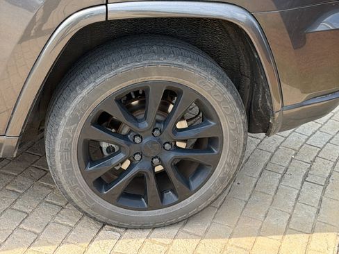 Used 2019 Jeep Grand Cherokee Altitude image 12