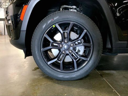 New 2025 Jeep Grand Cherokee L Limited w/ Trailer Tow Package AWD/4WD image 11