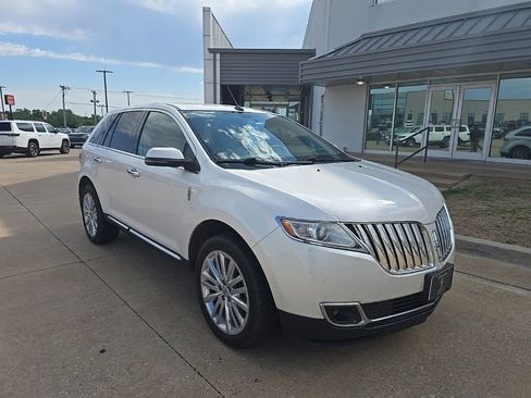 Used 2012 Lincoln MKX FWD image 1