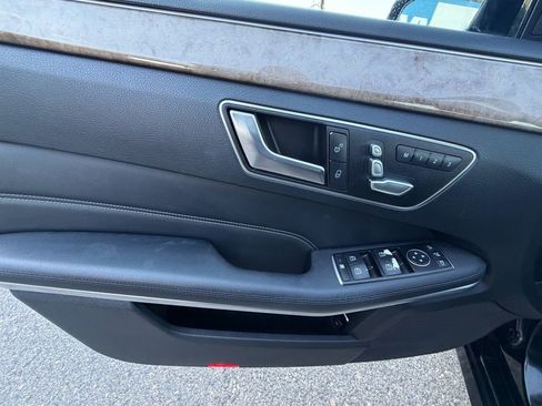 Used 2016 Mercedes-Benz E 350 4MATIC Sedan w/ Premium Package image 18