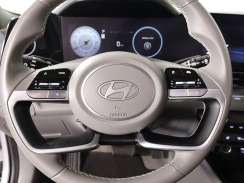 Used 2024 Hyundai Elantra SEL w/ Convenience Package image 3