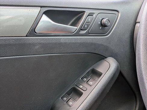 Used 2017 Volkswagen Jetta S FWD image 4