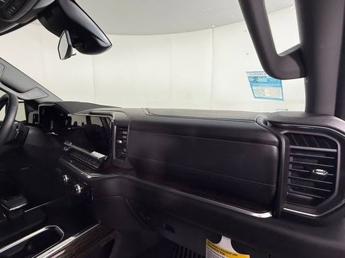 Used 2025 GMC Sierra 1500 Elevation w/ Preferred Package image 32