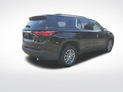 Used 2023 Chevrolet Traverse LT FWD image 2
