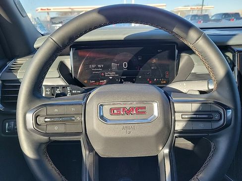 Used 2025 GMC Acadia AT4 w/ Luxury Package image 11