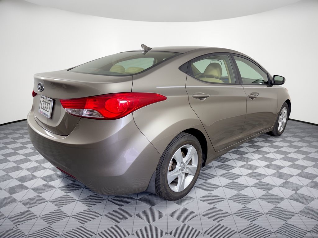 Used 2013 Hyundai Elantra GLS w/ Preferred Pkg FWD image 9