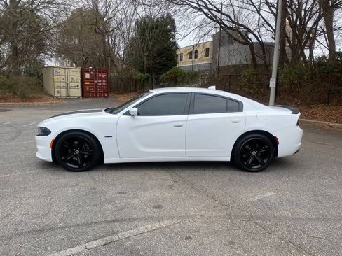 Used 2017 Dodge Charger R/T image 3