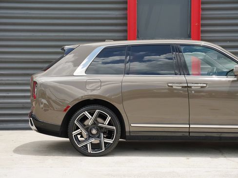 Used 2025 Rolls-Royce Cullinan AWD/4WD image 26