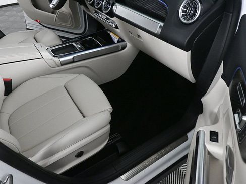 Certified 2025 Mercedes-Benz GLB 250 image 22