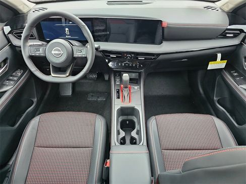 New 2026 Nissan Kicks SR image 8