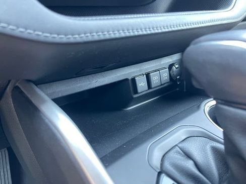Used 2021 Toyota Highlander XLE FWD image 19