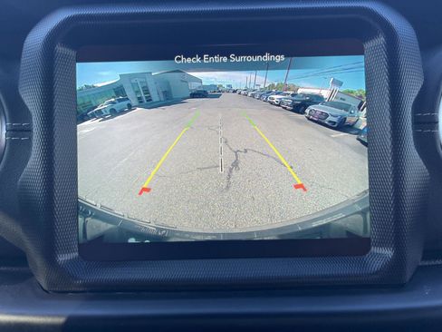 Used 2021 Jeep Wrangler Unlimited Sahara w/ Cold Weather Group AWD/4WD image 19