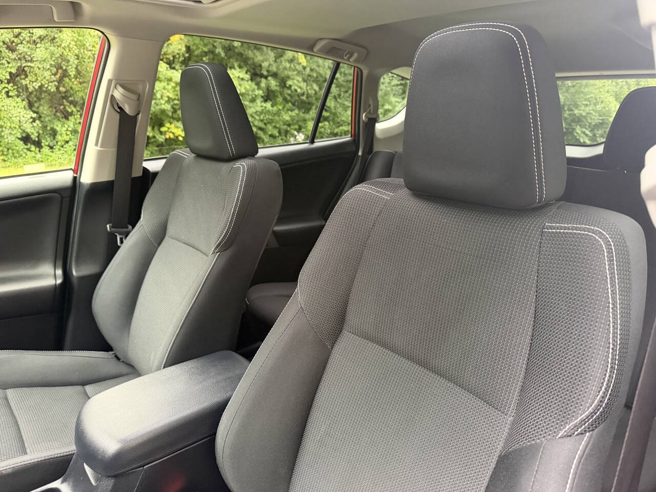Used 2017 Toyota RAV4 XLE FWD image 10