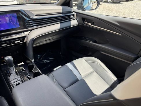 Used 2025 Toyota Camry SE FWD image 36