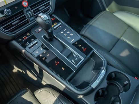Certified 2026 Porsche Macan Turbo AWD/4WD image 21