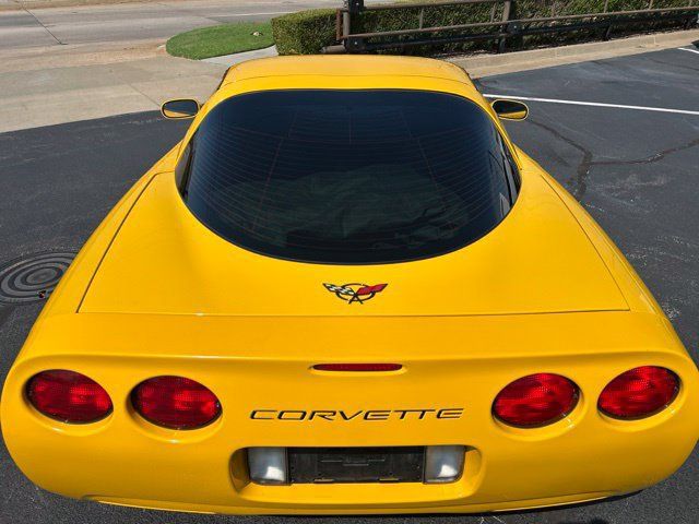 Used 2001 Chevrolet Corvette Coupe w/ Preferred Equipment Group2 RWD image 10