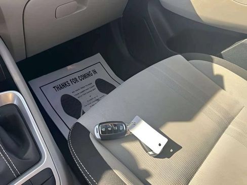 Used 2025 Hyundai Venue SEL FWD image 8