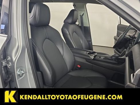 Certified 2025 Toyota Grand Highlander AWD image 29
