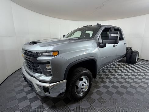 Used 2026 Chevrolet Silverado 3500 W/T w/ WT Convenience Package AWD/4WD image 2