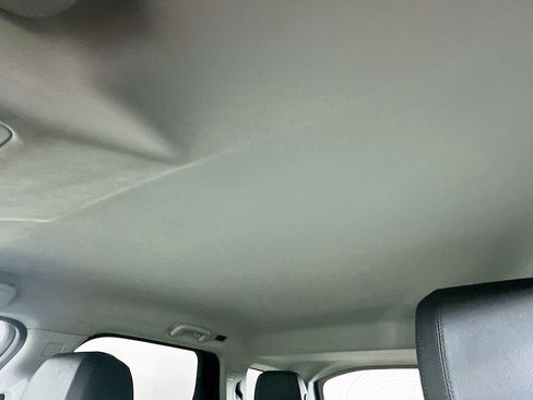 Used 2019 Land Rover Discovery Sport SE image 21