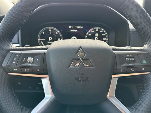 New 2025 Mitsubishi Outlander SE image 24