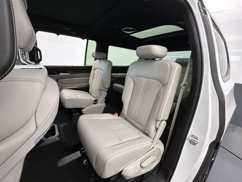 New 2026 Jeep Grand Wagoneer Summit AWD/4WD image 31