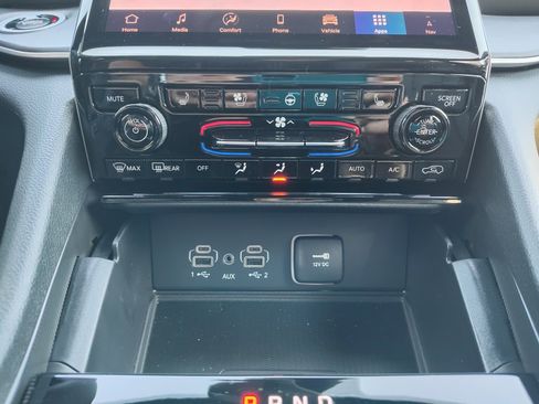 New 2025 Jeep Grand Cherokee Limited w/ Luxury Tech Group II RWD image 21
