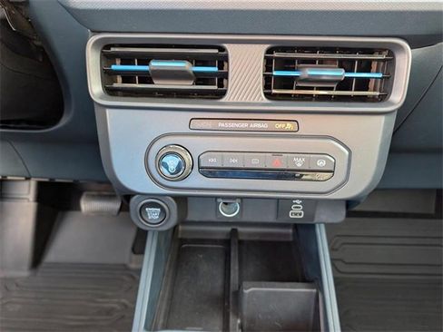 Used 2025 Ford Maverick Lobo image 13