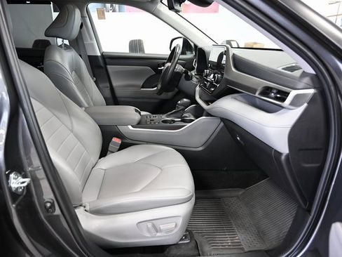 Certified 2023 Toyota Highlander XLE image 11