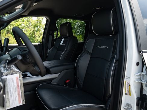 New 2026 RAM 4500 4x4 Crew Cab DRW w/ Laramie Trim Package image 31
