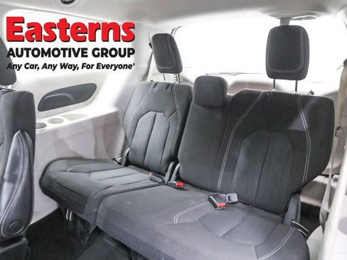 Used 2023 Chrysler Voyager LX image 25