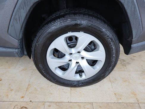 Used 2022 Toyota RAV4 LE image 39