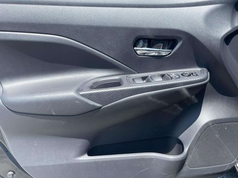 Used 2025 Nissan Versa SV FWD image 15