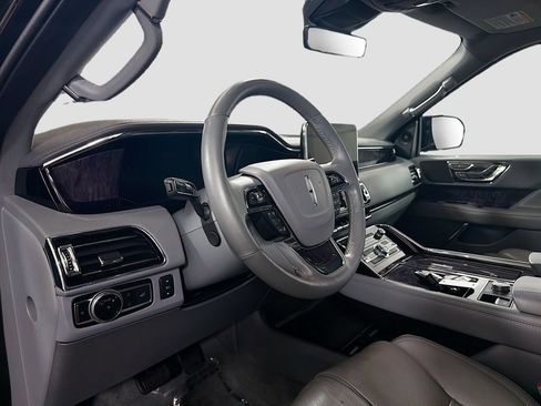 Used 2021 Lincoln Navigator Reserve AWD/4WD image 11