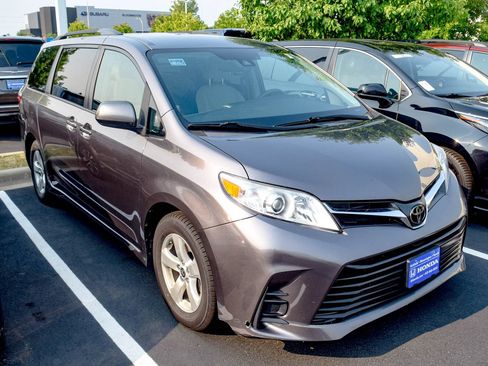 Used 2020 Toyota Sienna LE FWD image 4