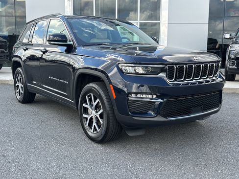 Used 2024 Jeep Grand Cherokee Limited RWD image 3