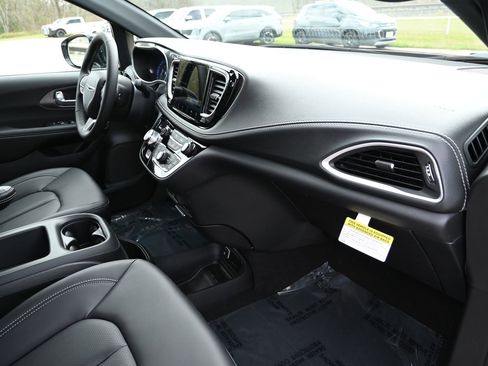 New 2026 Chrysler Pacifica Select image 27